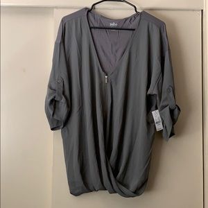 Gray Zip Front 3/4 Sleeve Shirt.